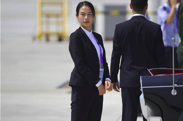 善良大學(xué)生被高利貸套錢(qián)，家人為她請(qǐng)私人保鏢保護(hù)安全